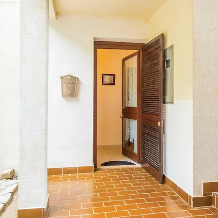 Iv Apartment Ravni