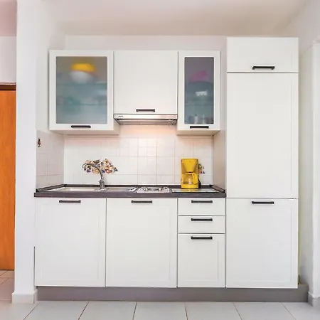 Apartment Iv *